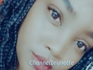 Channelbrunette