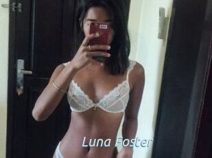 Luna_Foster