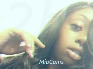 MiaCums