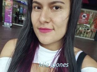 Mia_joones