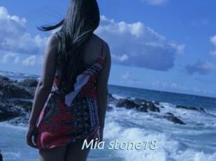 Mia_stone18
