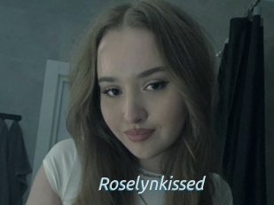 Roselynkissed
